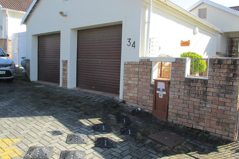 To Let 2 Bedroom Property for Rent in Beacon Bay Eastern Cape